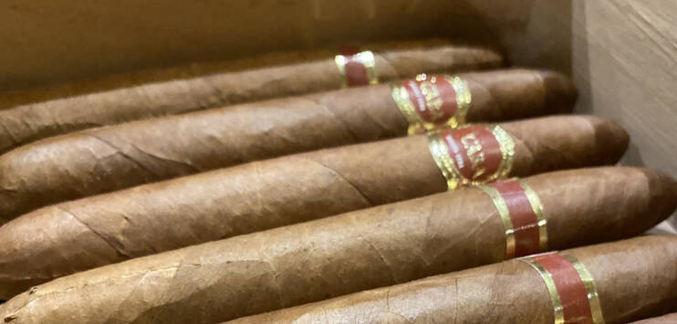 Kubanische Zigarren sind legendär. Wohl auch, weil die Sanktionen gegen die Regierung sie zu einem verbotenen Gut im Ausland gemacht haben. Die eingeschränkte Erhältlichkeit macht den Reiz aus. (Bild: TOP-Medien)