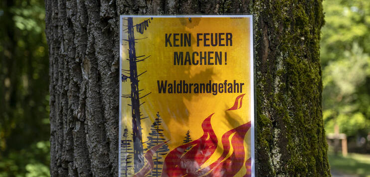In den meisten Regionen der Schweiz ist die Waldbrandgefahr gross. (Symbolbild: KEYSTONE/Georgios Kefalas)