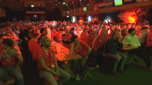 Grosse Entäuschung bei den Schweizer Fans in der Winti-Arena. (Bild: Screenshot TELE TOP)