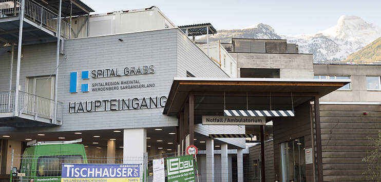 Die St.Galler Spitalverbunde sollen eine Kapitalspritze von 163 Millionen Franken erhalten, das Spital Grabs (Bild) zusätzlich ein Darlehen von 100 Millionen für Ausbauten. (Bild: KEYSTONE/GIAN EHRENZELLER)
