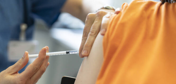 Der grosse Run auf die Erstimpfung blieb in der Impfwoche aus. (Symbolbild: KEYSTONE/GAETAN BALLY)