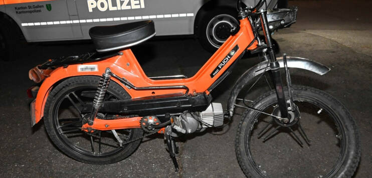 Das Unfallmofa wies diverse technische Abänderungen auf. (Bild: Kantonspolizei St.Gallen)