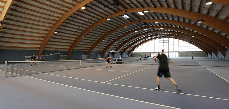 Der Stadtrat hat sich entschieden, die Tennis- und Freizeitanlage Gründenmoos dem Verein «NetzwerkSport» für eine fünfjährige Zwischennutzung zu übergeben. Die Betriebsübergabe findet im Oktober 2020 statt. (Bild: stadt.sg.ch)