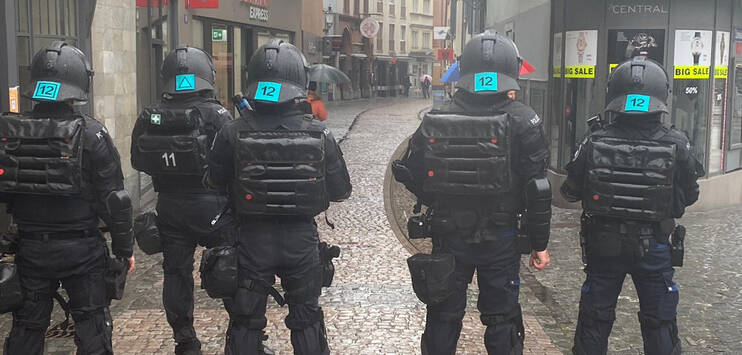 Die Corona-Skeptiker halten die Stadtpolizei Zürich auf Trab. (Bild: BRK News)