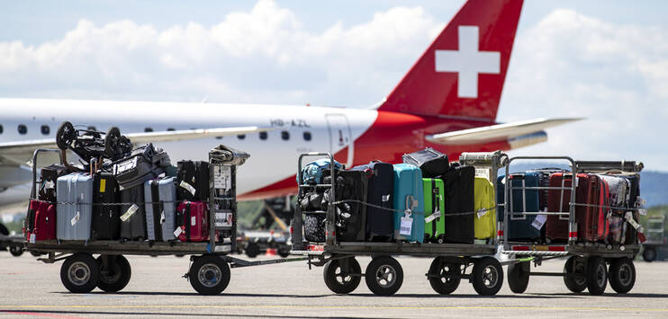 Das Bodenpersonal am Flughafen Zürich hat genug von den schlechteren Bedingungen, unter denen sie während der Lockdowns gearbeitet hatten. (Archivbild: KEYSTONE/Alexandra Wey)