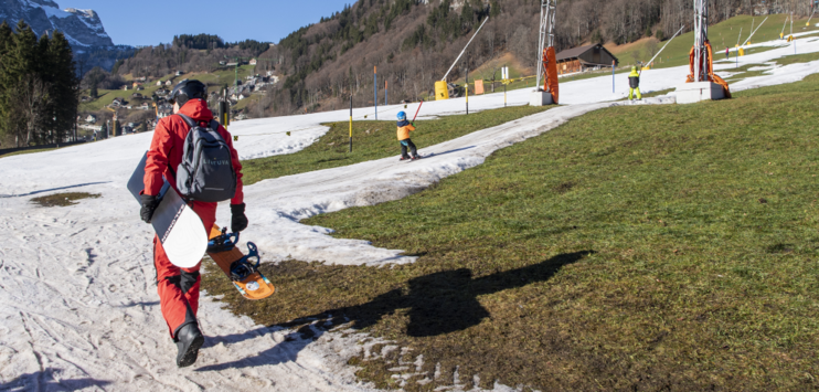 Die Schnee-Rohrpost soll Wintersportanlässen und Skigebieten in Zeiten des Klimawandels mit Planungssicherheit bescheren. (Bild: KEYSTONE/Urs Flueeler)