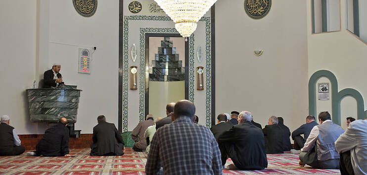 Im Frühling startet der erste Weiterbildungslehrgang für Imame und weitere Schlüsselpersonen aus der muslimischen Gemeinschaft im Kanton Zürich. (Symbolbild: KEYSTONE/ALESSANDRO DELLA BELLA)