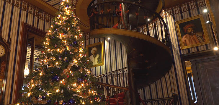 In der Vorweihnachtszeit bis zum 23. Dezember 2021 sind die original ausgestatteten Räume in denen einst die kaiserliche Familie von Napoleon III. lebte, weihnachtlich geschmückt. (Bild: TOP-Medien)