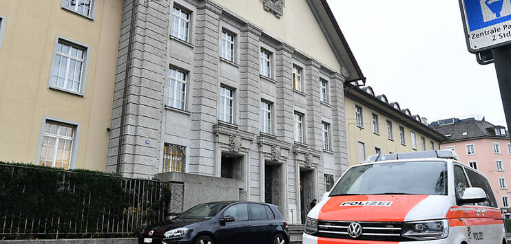 Das Bezirksgericht Zürich spricht den mann wegen Beweismangel frei. (Archivbild: KEYSTONE/WALTER BIERI)