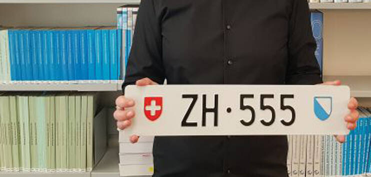 Das Kontorllschild kam für 60'400 Franken unter den Hammer. (Bild: Strassenverkehrsamt Zürich)