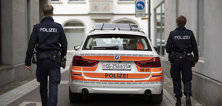 Die Kantonspolizei St. Gallen ging Meldungen von angesprochenen Schulkindern nach. (Symbolbild: KEYSTONE/GIAN EHRENZELLER)