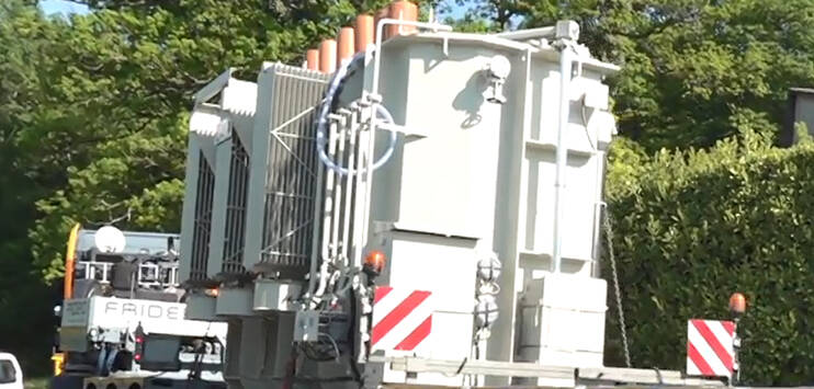 Nach 40 Jahren haben die Elektrizitätswerke Schaffhausen fünf neue Trafos erhalten. (Screenshot: TELE TOP)