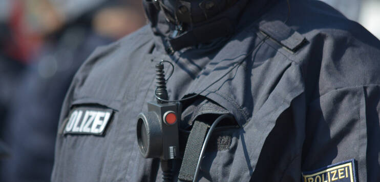 Bodycams sollen Polizisten bei der Deeskalation helfen. (Symbolbild: pixabay.com/fsHH)
