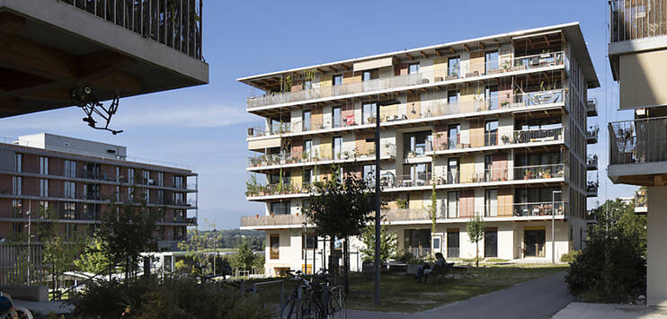 Hohe Zinsen sorgen dafür, dass der Preis für Wohnraum in der Schweiz sinkt. (Symbolbild: KEYSTONE/GAETAN BALLY)