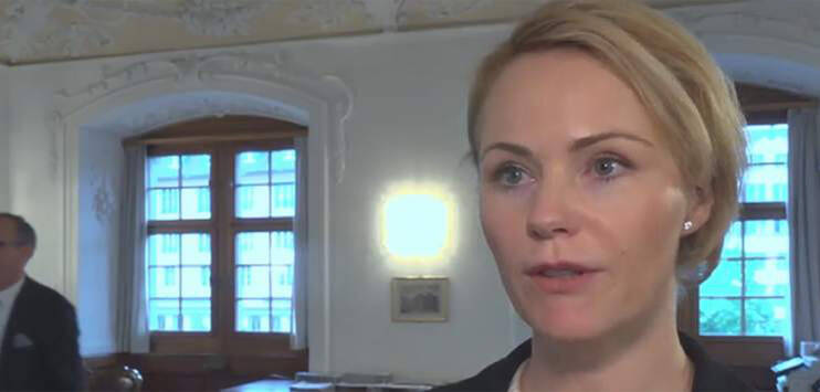 Die Zürcher SVP-Politikerin und Regierungsrätin Natalie Rickli wurde in einem Rapsong mit Schimpfworten und Äusserungen sexuellen Inhalts eingedeckt. (Screenshot: TELE TOP)
