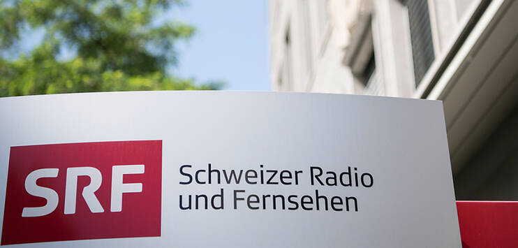 Die SRG befürchtet bei einer Senkung der Medienabgabe einen Abbau von bis zu 900 Stellen - unter anderem bei Schweizer Radio und Fernsehen (SRF). (Archivbild: KEYSTONE/PETER SCHNEIDER)