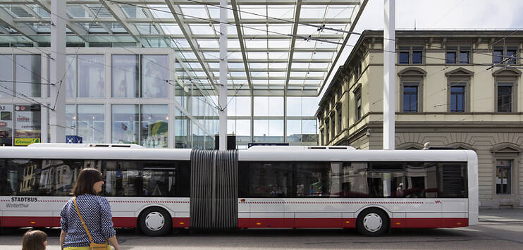 Die Winterthurer Buslinien 5 und 7 sollen elektrifiziert werden. (Symbolbild: KEYSTONE/GAETAN BALLY)