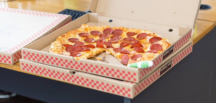 Ein wohl hungriger Unbekannter ist auf unschöne Weise an zwei Pizze gekommen. (Symbolbild: Pixabay)