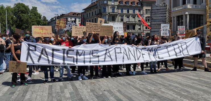 Am Samstag gingen über 10'000 Menschen in Zürich auf die Strasse. Sie demonstrierten gegen Rassismus und Polizeigewalt. (Bild: TELE TOP/ Mikko Stamm)